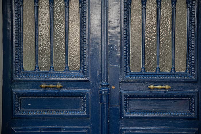 drzwi z szybą ornamentową